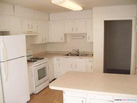 3646 NE 2nd St - Photo 3 of 11