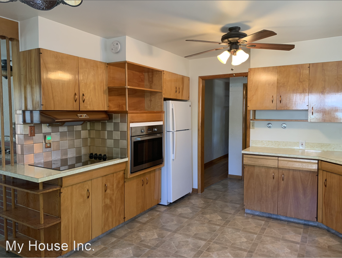 318 Pearl St - Photo 3 of 27