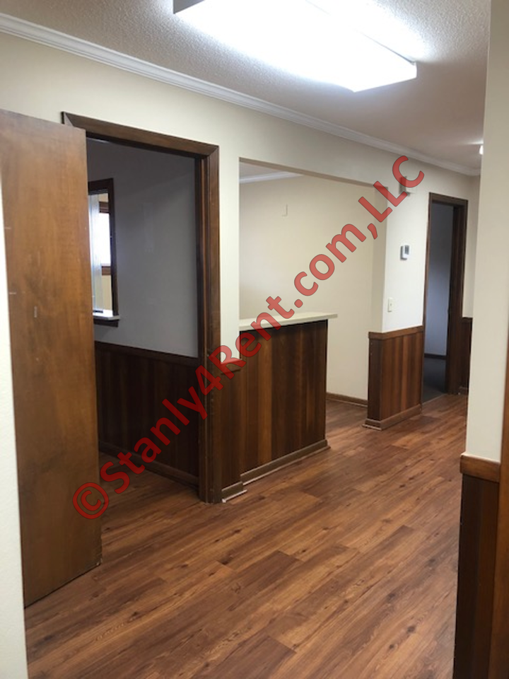 232 E North St - Photo 2 of 11