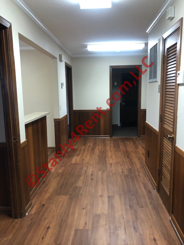 232 E North St - Photo 3 of 11