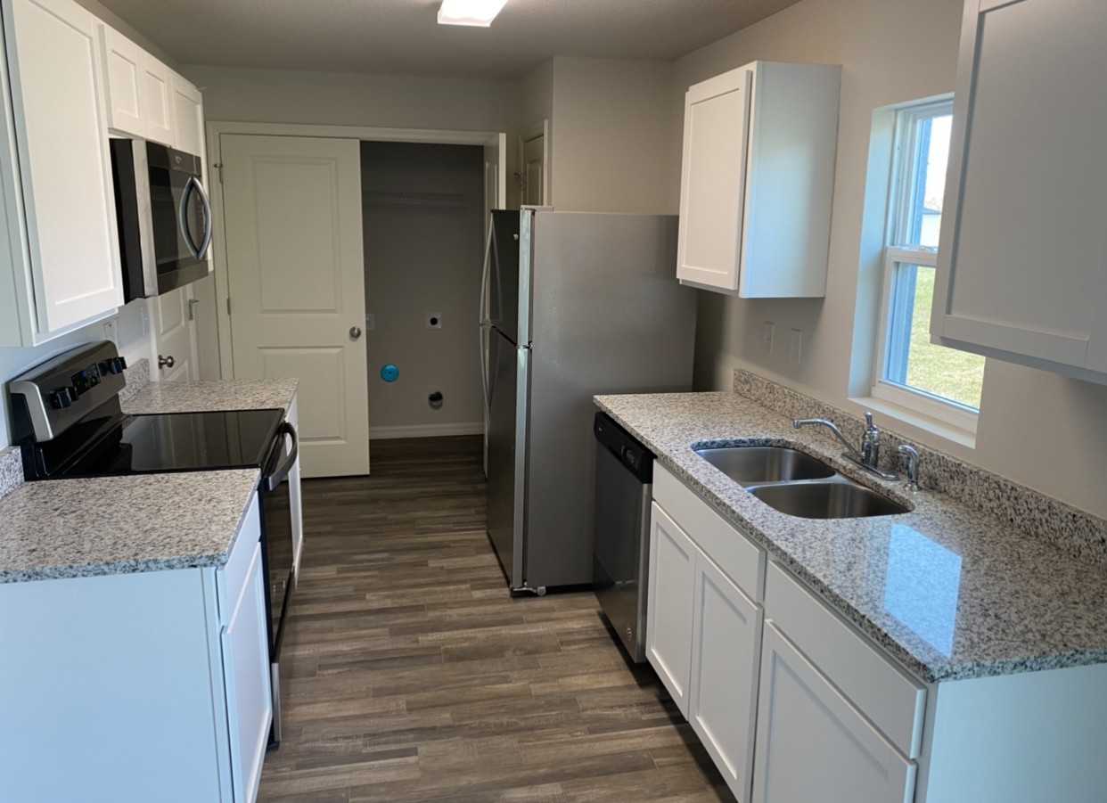 27017 Wakefield Dr - Photo 2 of 4