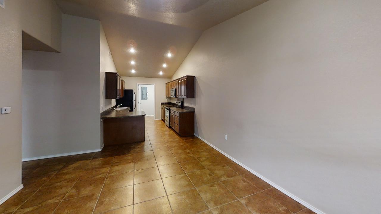 1105 W 15Th St - Photo 2 of 12