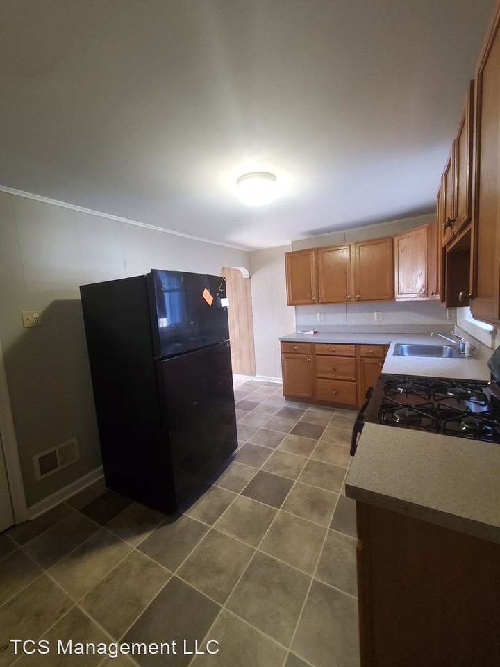 2916 Yorkship Rd - Photo 2 of 7