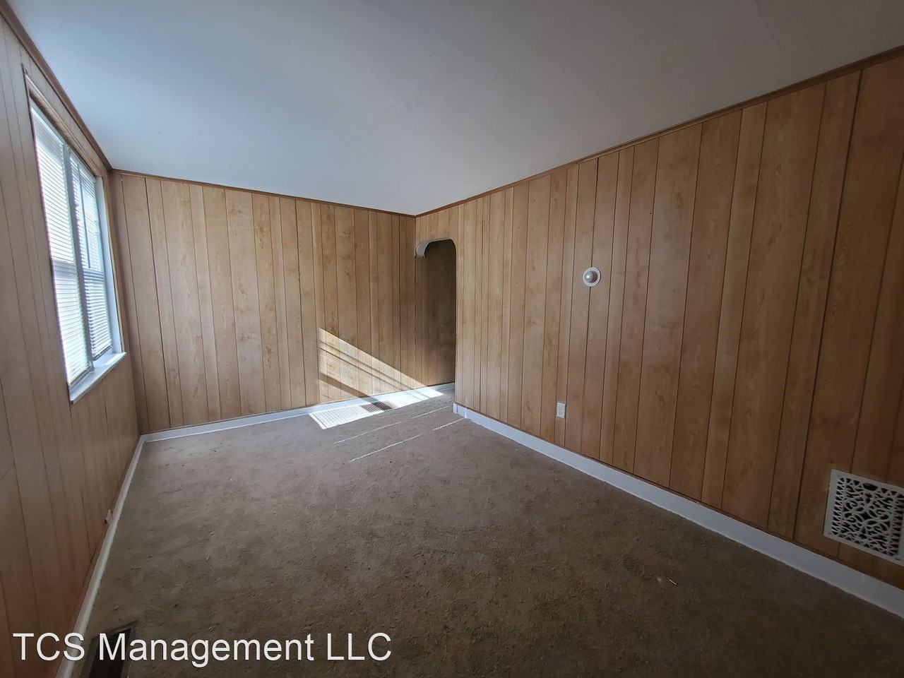 2916 Yorkship Rd - Photo 3 of 7