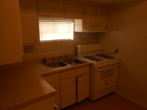 506 N Elm St - Photo 3 of 5
