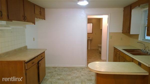 1215 Admiral Pl - Photo 3 of 4