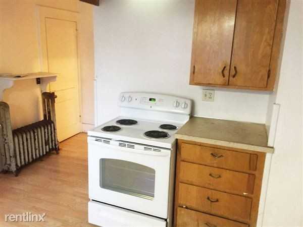 110 W Erie St - Photo 3 of 9