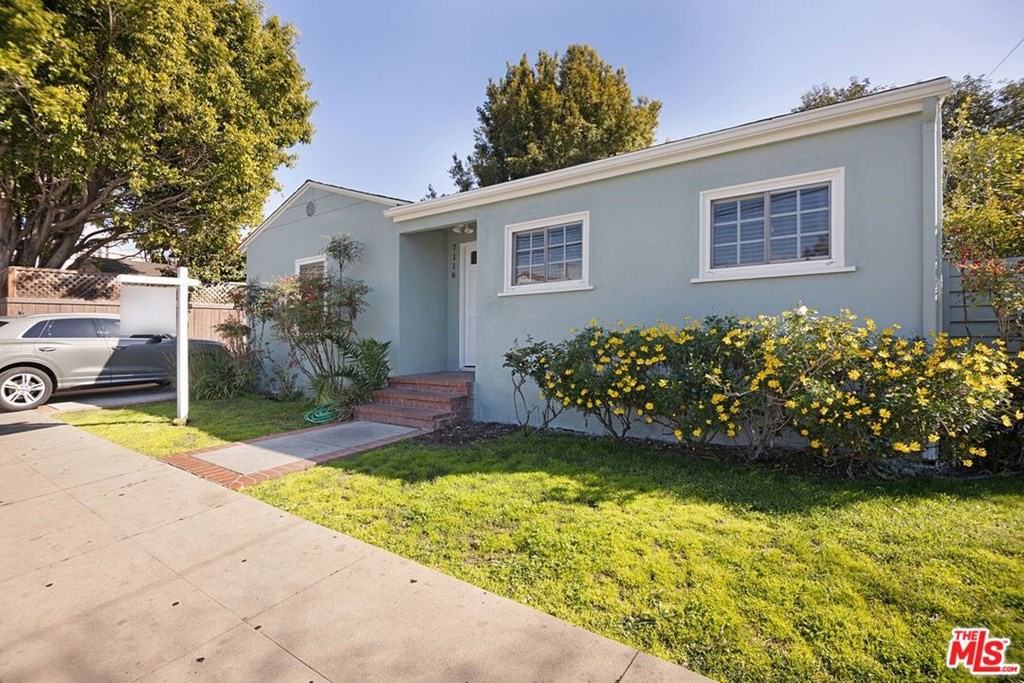 7116 Waring Ave - Photo 3 of 28