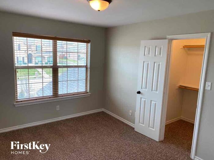 1281 Forest Green Dr - Photo 2 of 28