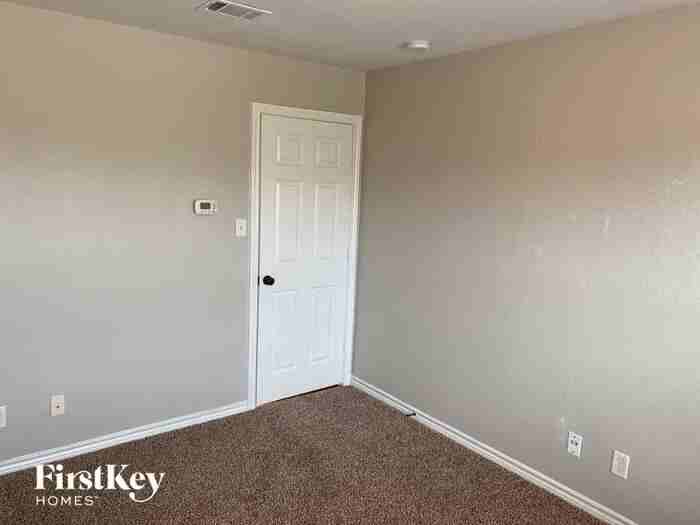1281 Forest Green Dr - Photo 3 of 28