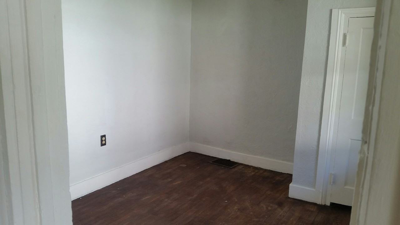 1234 Gillett St #2 - Photo 4 of 12