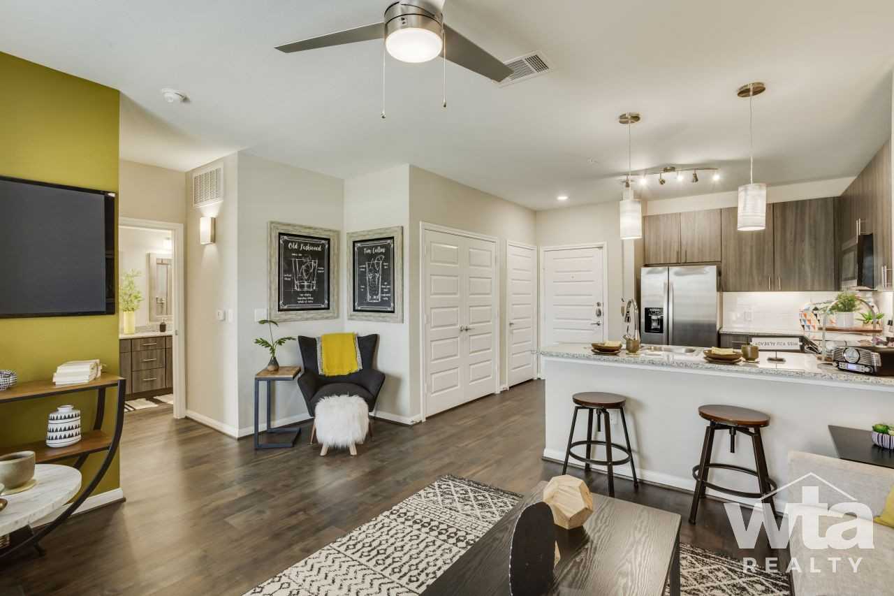 4-6 Weeks FREE - Photo 3 of 11