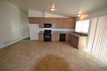 18832 Vicci St - Photo 3 of 12