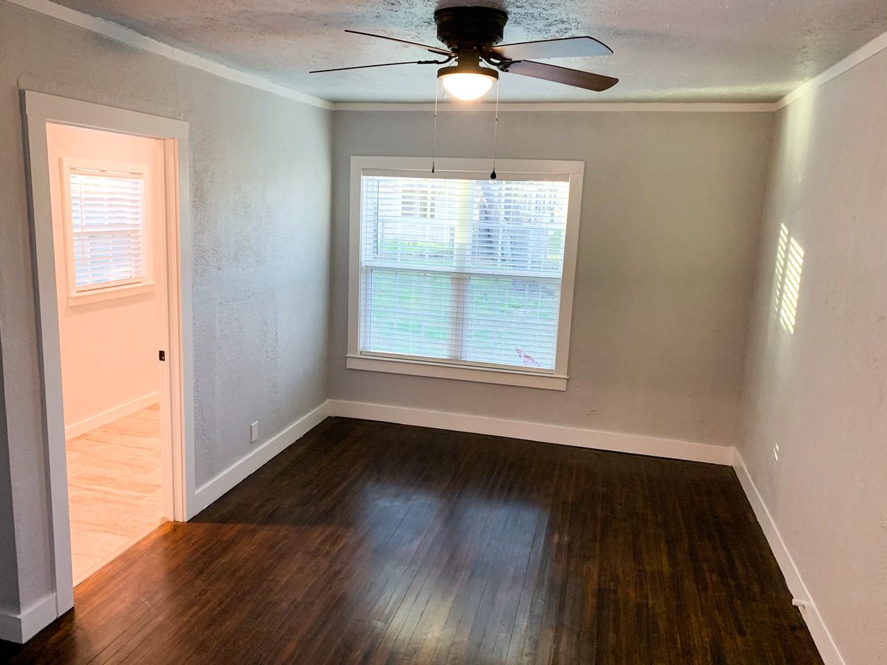 729 W Tarleton St - Photo 2 of 11