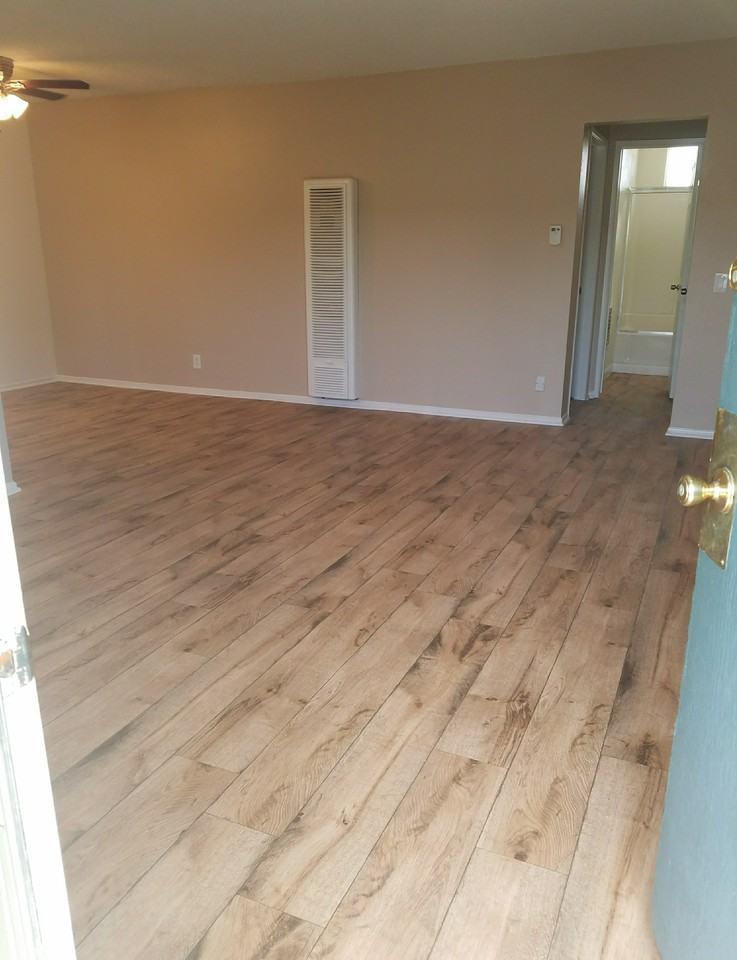 Warner Court Villas - Photo 2 of 7