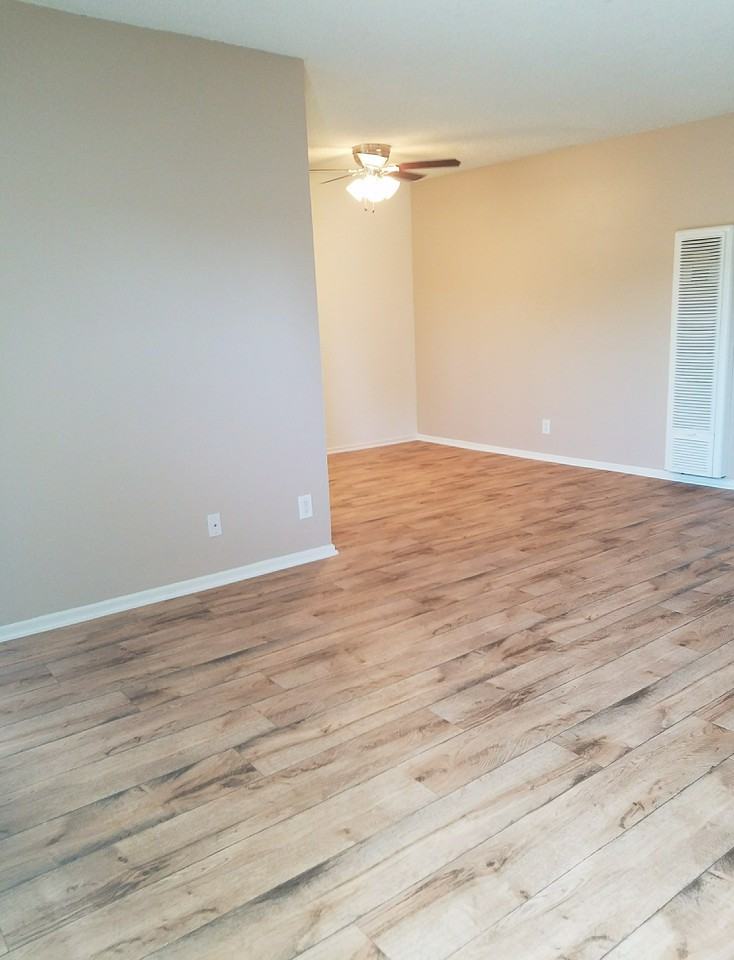 Warner Court Villas - Photo 3 of 7