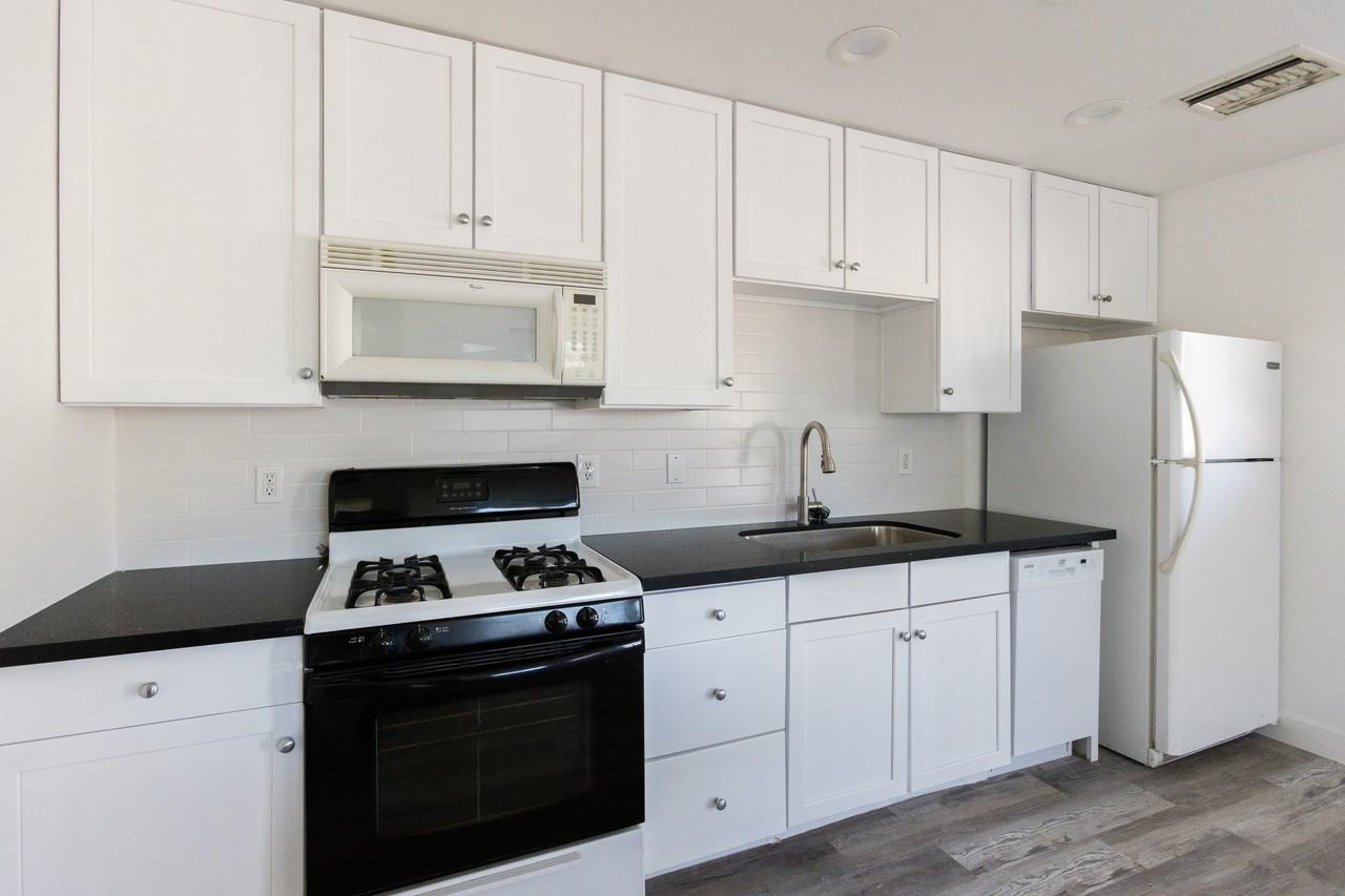 Windsor - Photo 2 of 17