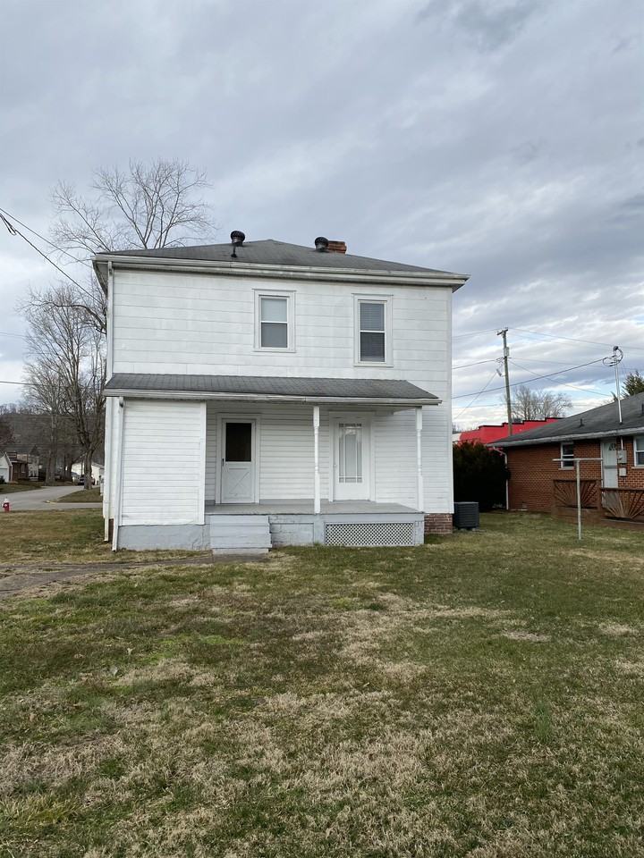 1001 6th Ave #1 - Photo 2 of 17