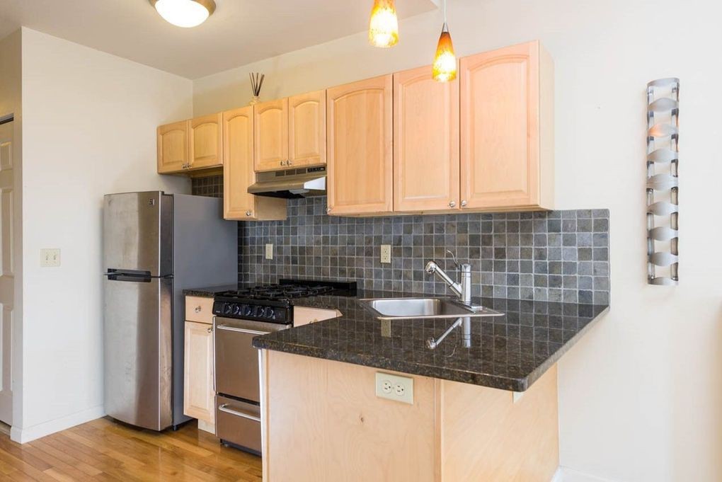 86 Monroe St #3R - Photo 2 of 10