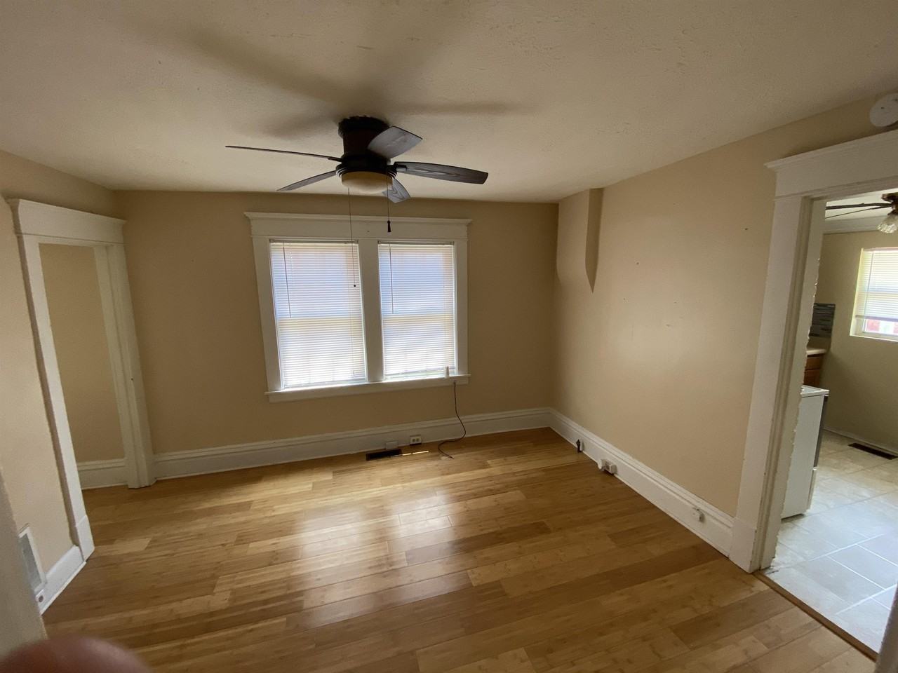 1115 8th St - Photo 3 of 7