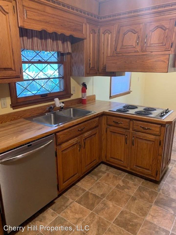 102 E Ford St - Photo 3 of 15