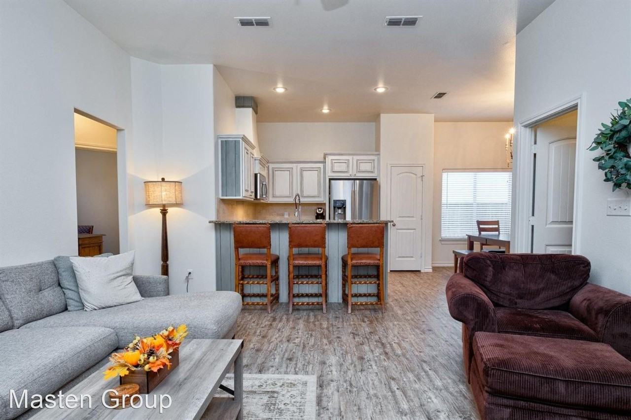 10408 Fulton Ave - Photo 3 of 13