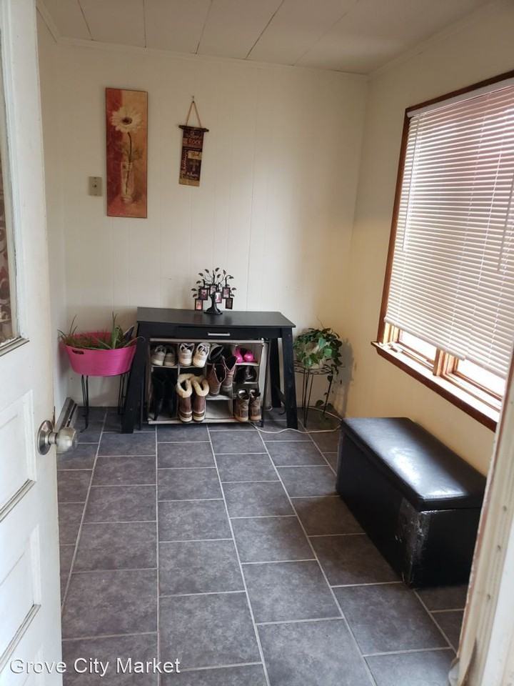 104 WEST POPLAR ST - Photo 2 of 13