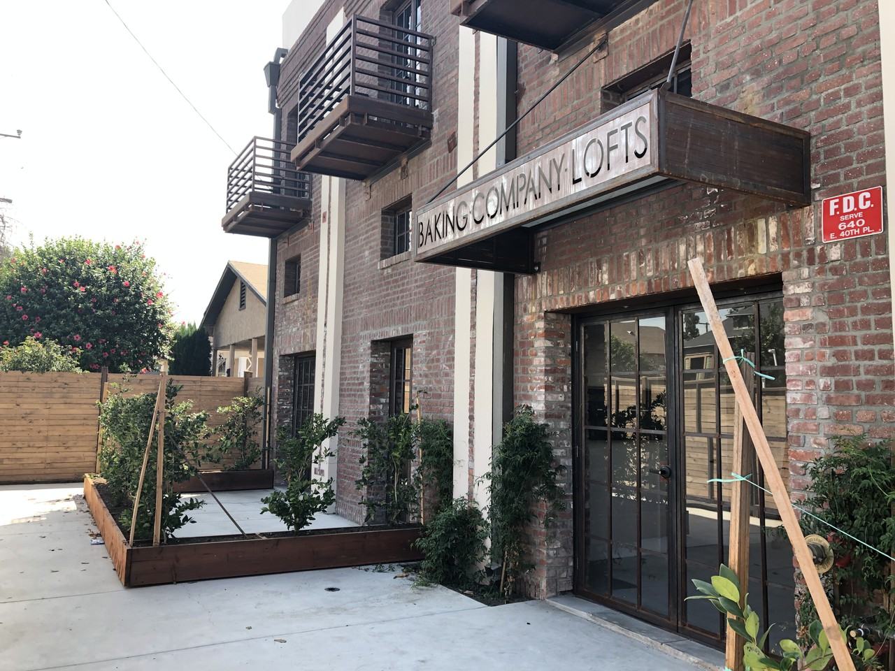 640 E 40Th Pl - Photo 2 of 8