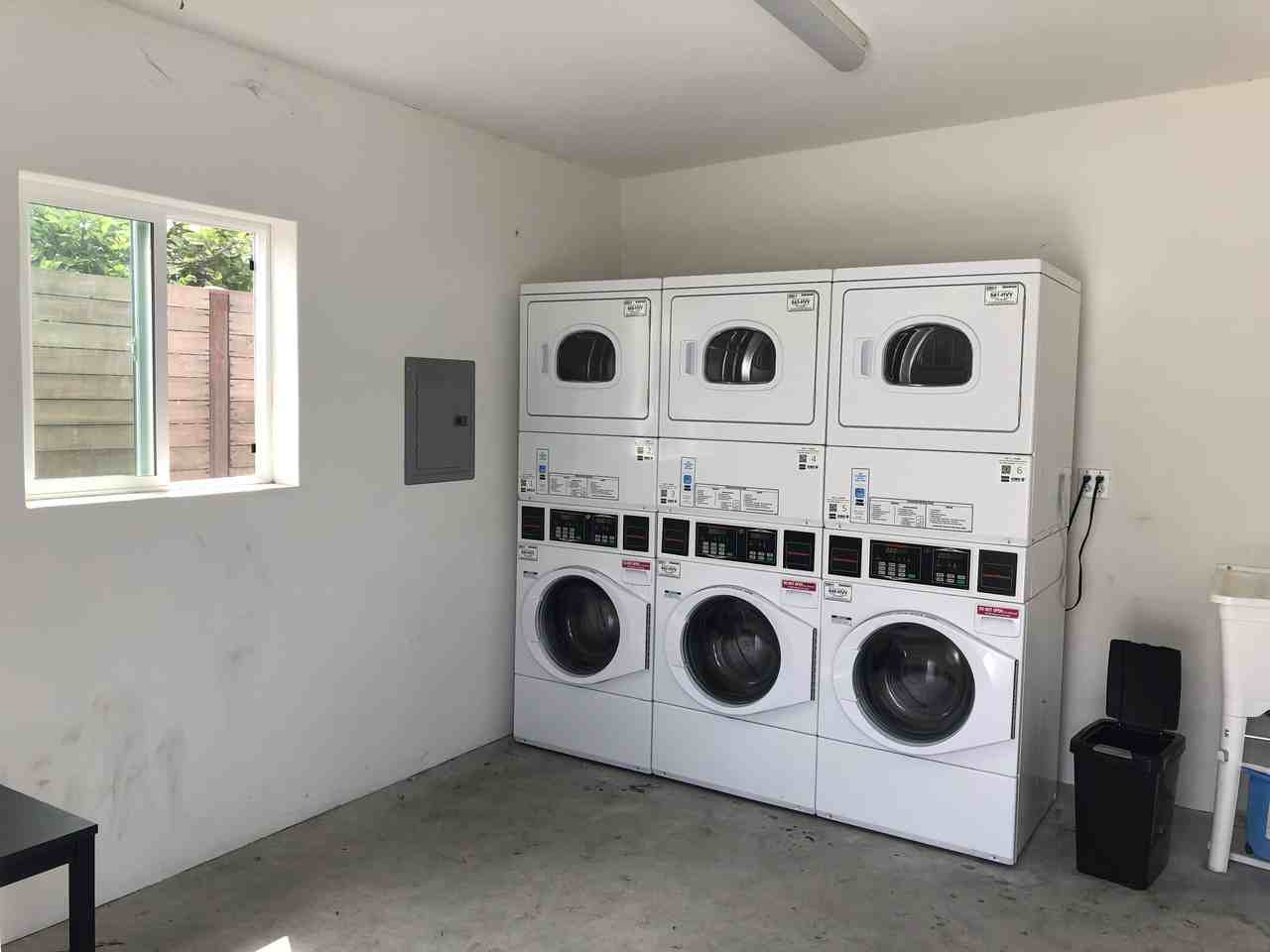 640 E 40Th Pl - Photo 3 of 8