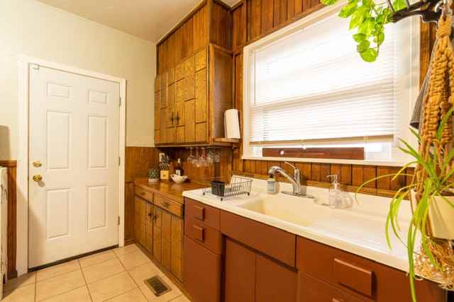 2915 N Harvey Pkwy - Photo 4 of 45