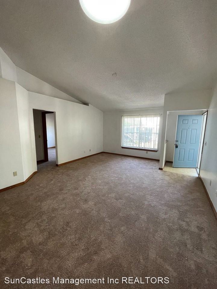 5425 Lake Margaret Dr Apt H - Photo 3 of 16