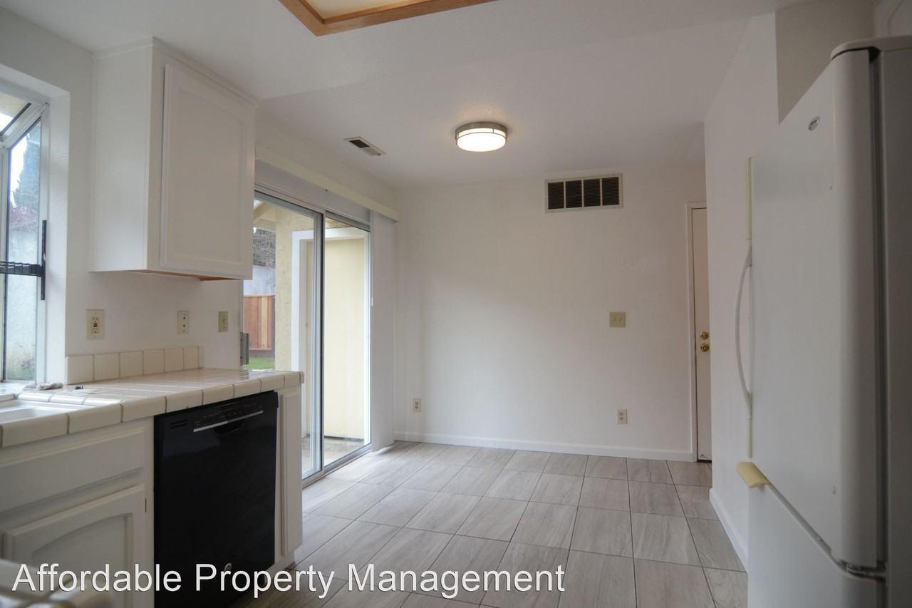 318 Springstone Dr - Photo 3 of 13