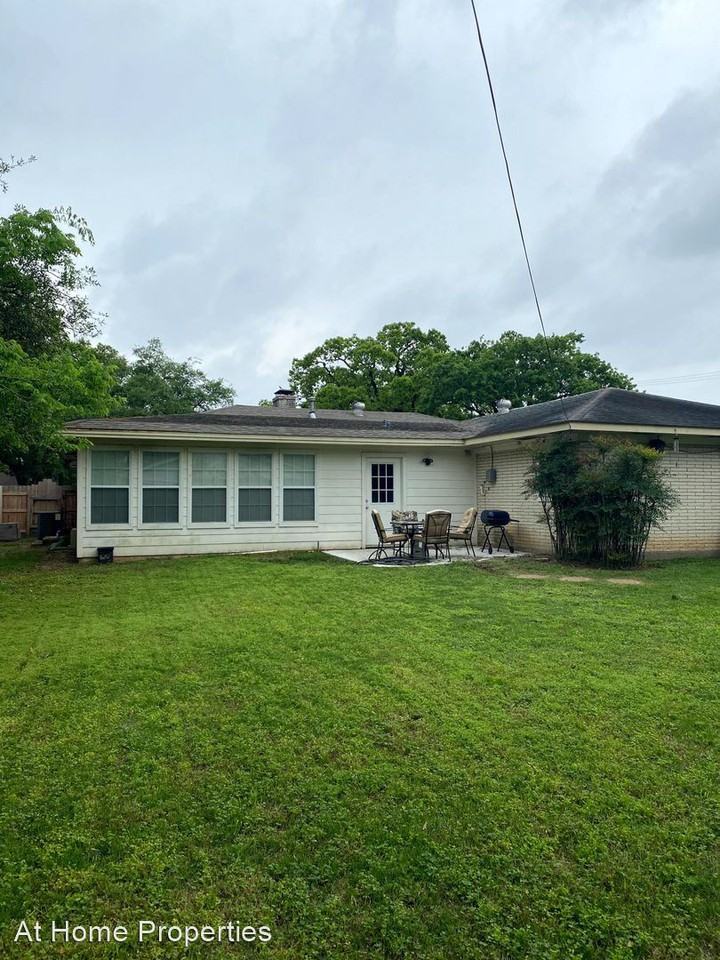 2501 Morris Ln - Photo 3 of 49