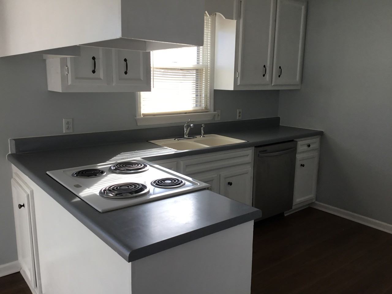112 Kelly Court - Photo 3 of 5