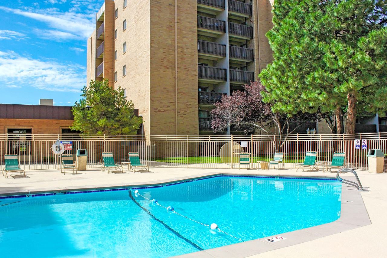 Los Altos Towers Apartments 9125 Copper Ave Ne, Albuquerque, NM 87123