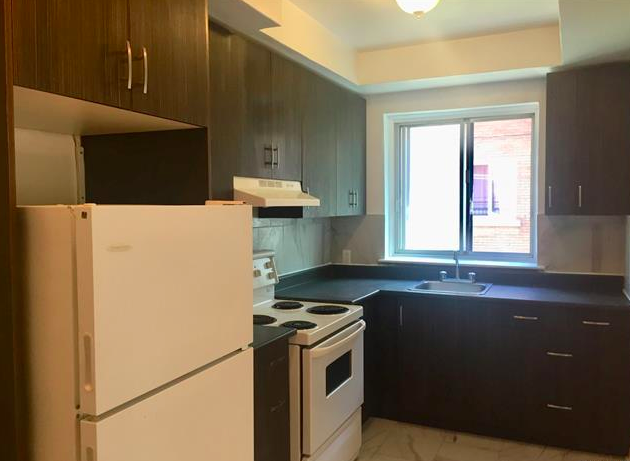 4875 Edouard Montpetit - Photo 2 of 5