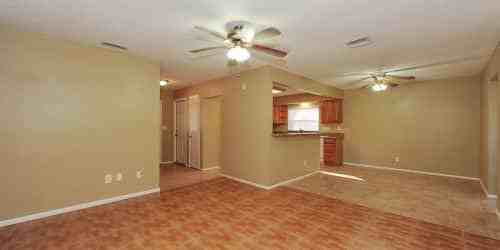 115 Irwin St W - Photo 3 of 14