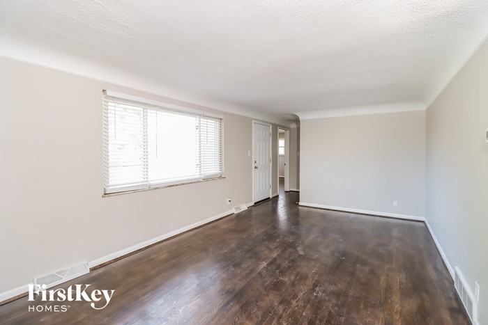 1377 Teal Ct - Photo 3 of 15