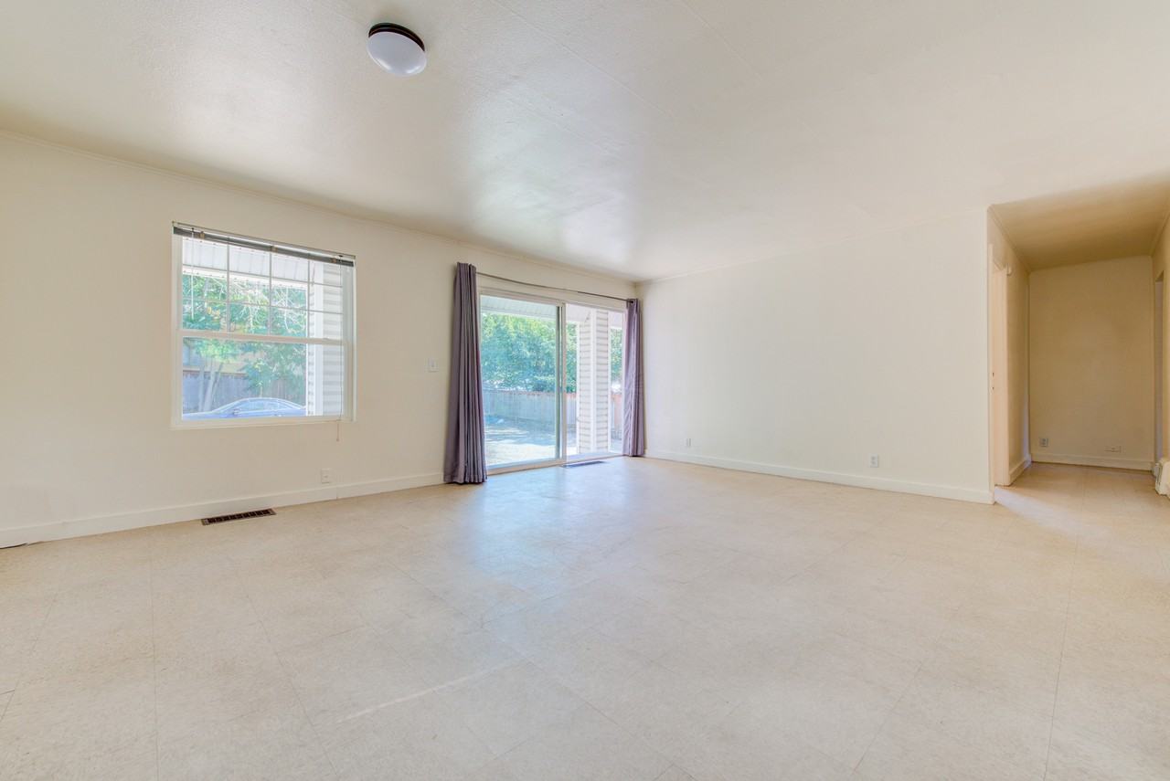 2704 Ne Blakeley St #1 - Photo 2 of 31