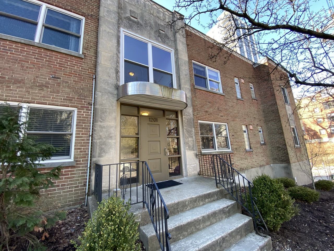 1201 Edgecliff RoadApt 3 #3 - Photo 6 of 30