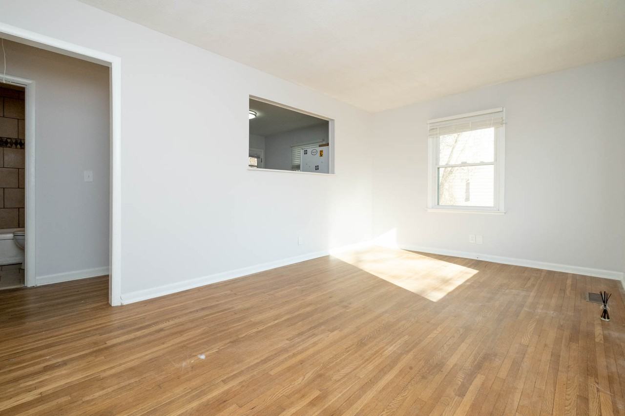 606 Village Ct #1 - Photo 4 of 15