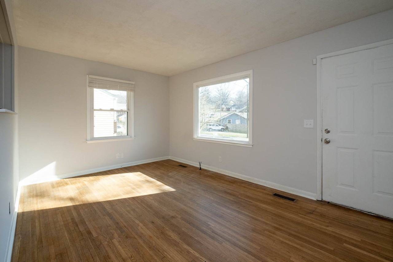 606 Village Ct #1 - Photo 5 of 15