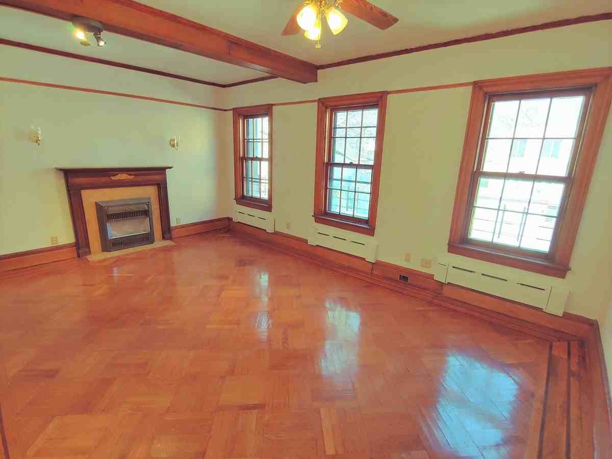 590 16th St #2 - Photo 2 of 10