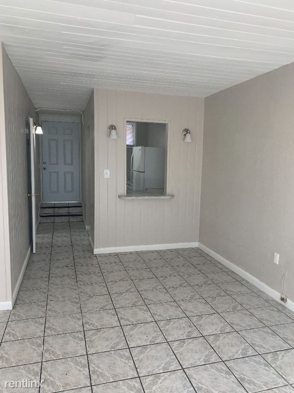 1010 1010 N Fiske Blvd 12 - Photo 3 of 11