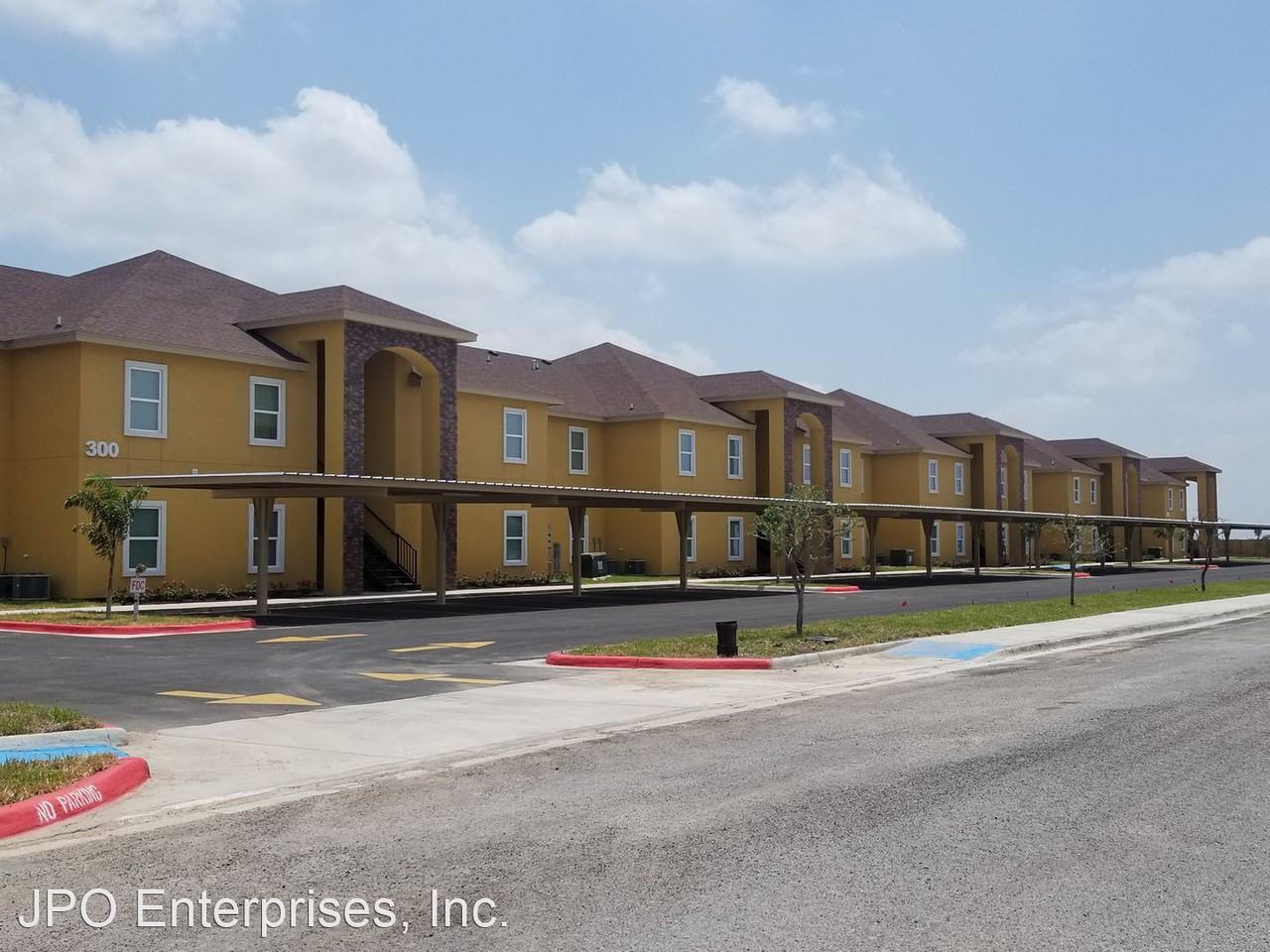 300 Sylvia Handy Dr - Photo 2 of 13