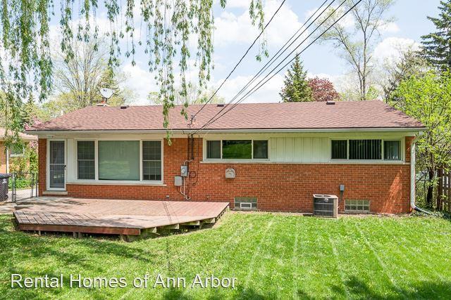 1426 Las Vegas Dr - Photo 3 of 29