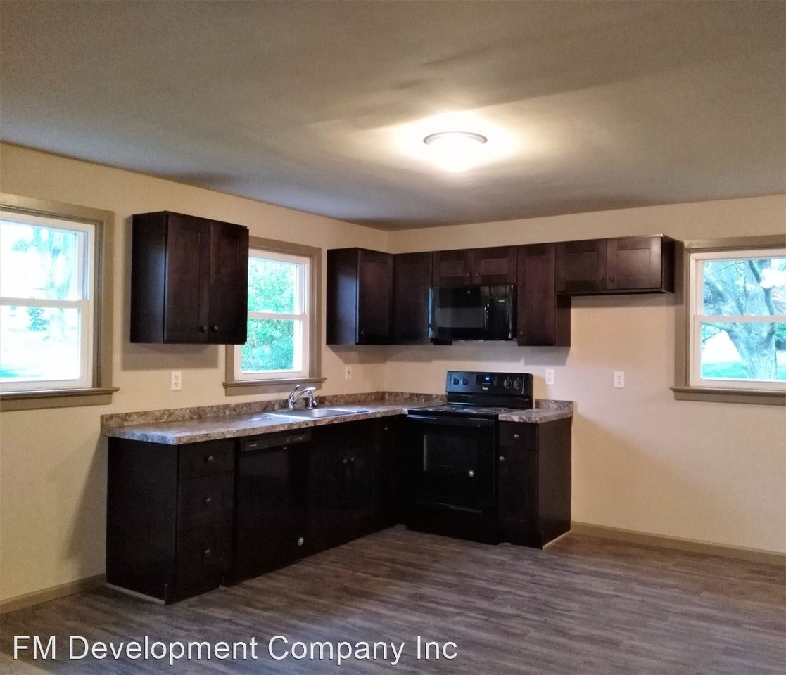 728 Oak Ct - Photo 2 of 8