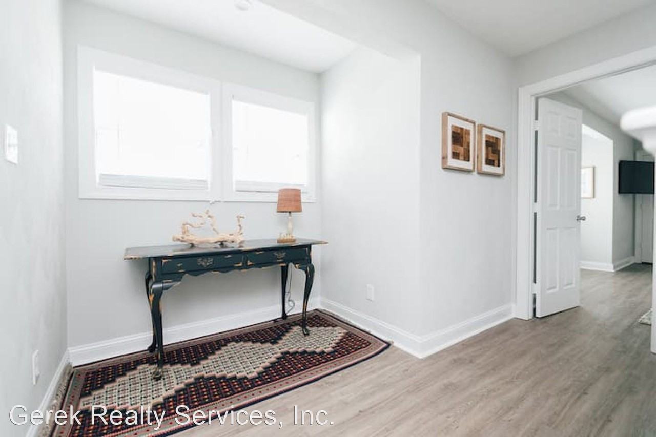 3216 Arctic Ave - Photo 2 of 15