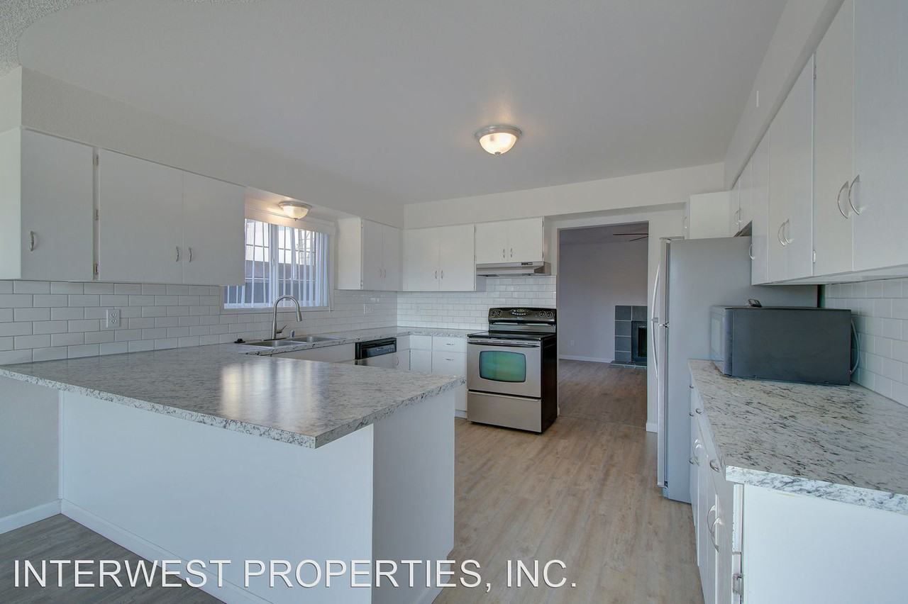 1012-1014 E 1ST AVE - Photo 3 of 27