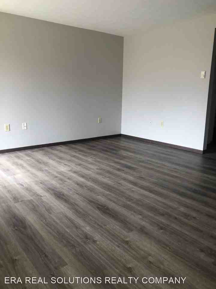 445 Clark St. 413-445 - Photo 3 of 12